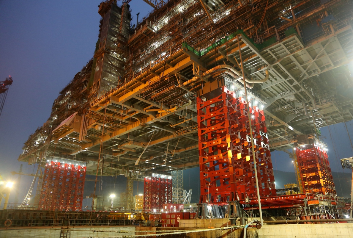 Mammoet's Mega Jack system completed the world's heaviest jack-up operation, lifting 42,780t.