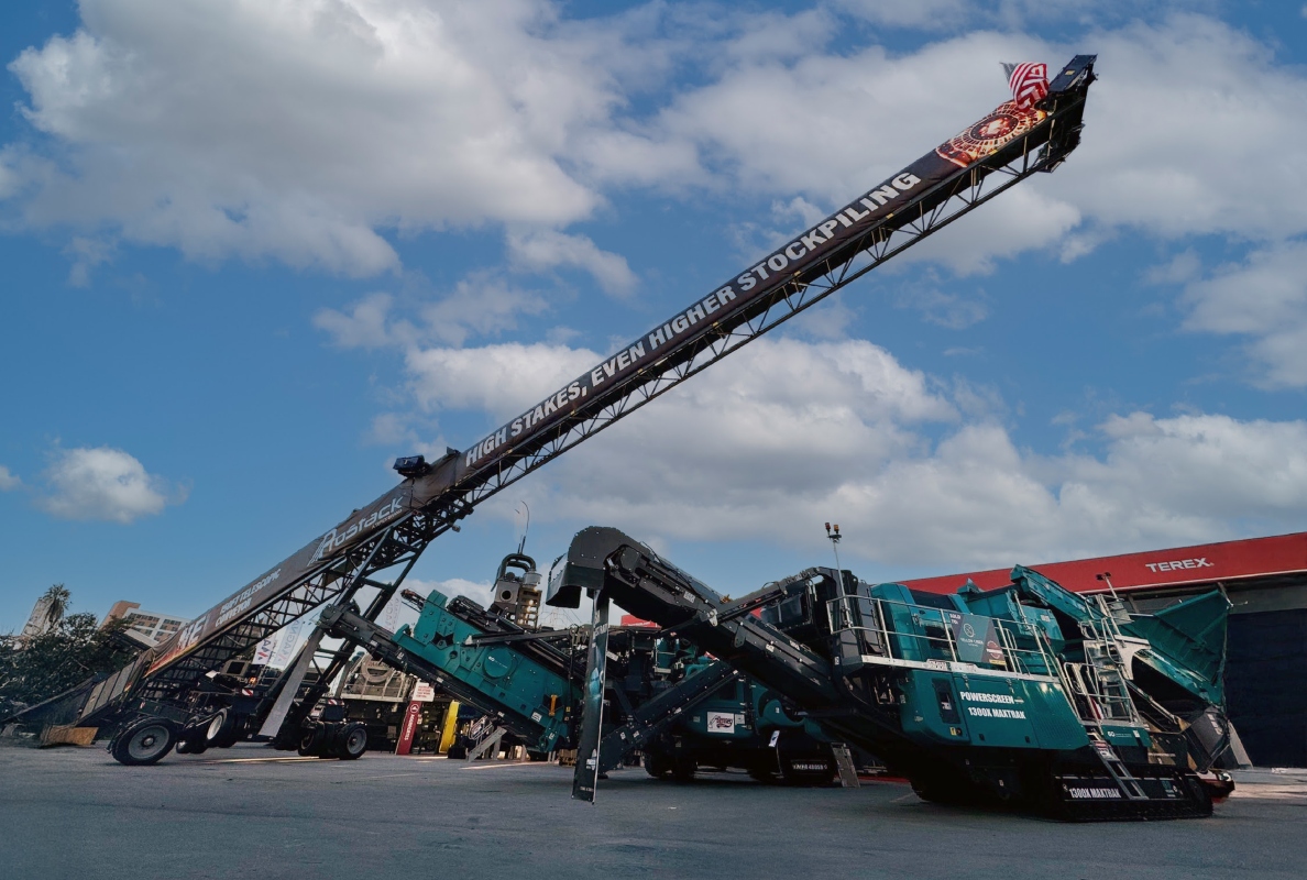 ProStack TW 36 150 Radial Conveyor and Powerscreen 1300x Maxtrak