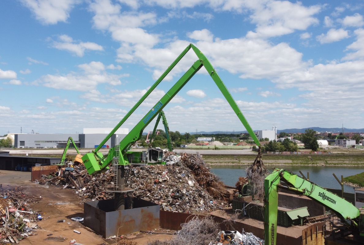 The EQ-Balancer at Schrott Wetzel has an equipment length of 32 meters and consumes only 75-80 kWh – perfect for efficient loading at the scrap yard.