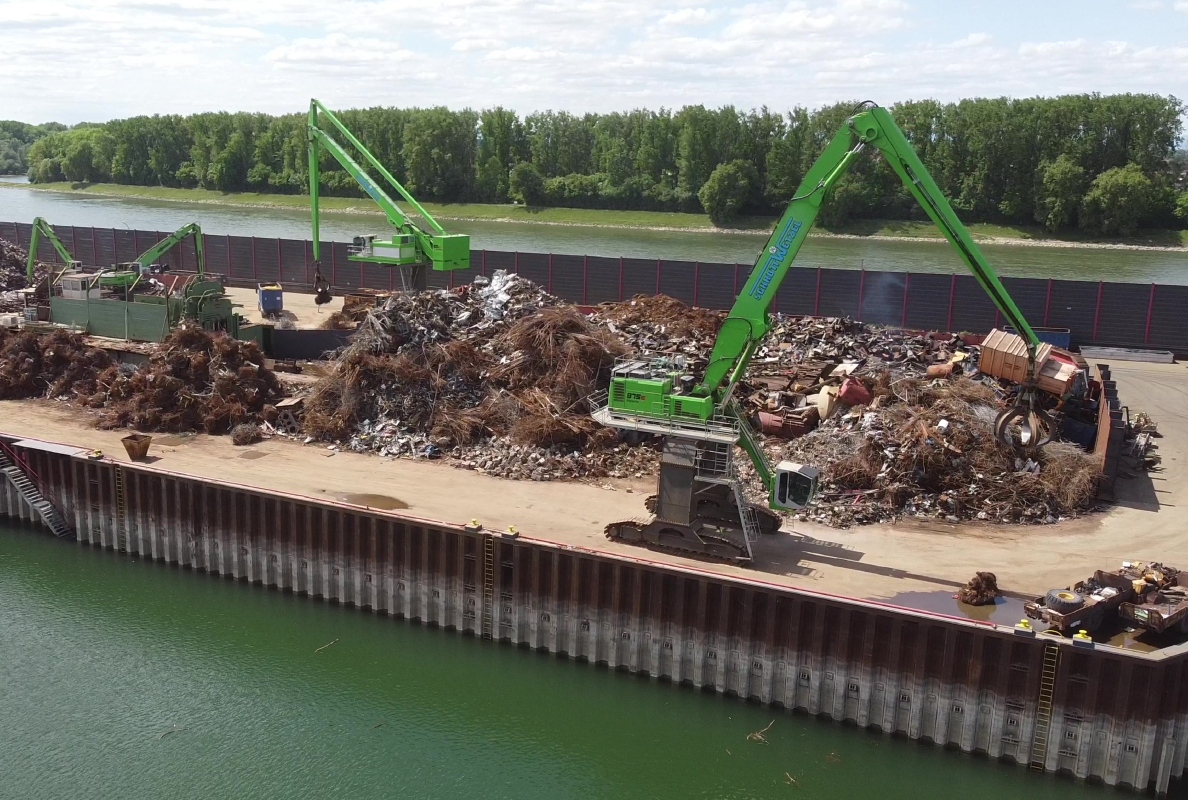 Maximum efficiency, low operating costs, and high availability: Schrott Wetzel consistently relies on a fleet of SENNEBOGEN material handlers.