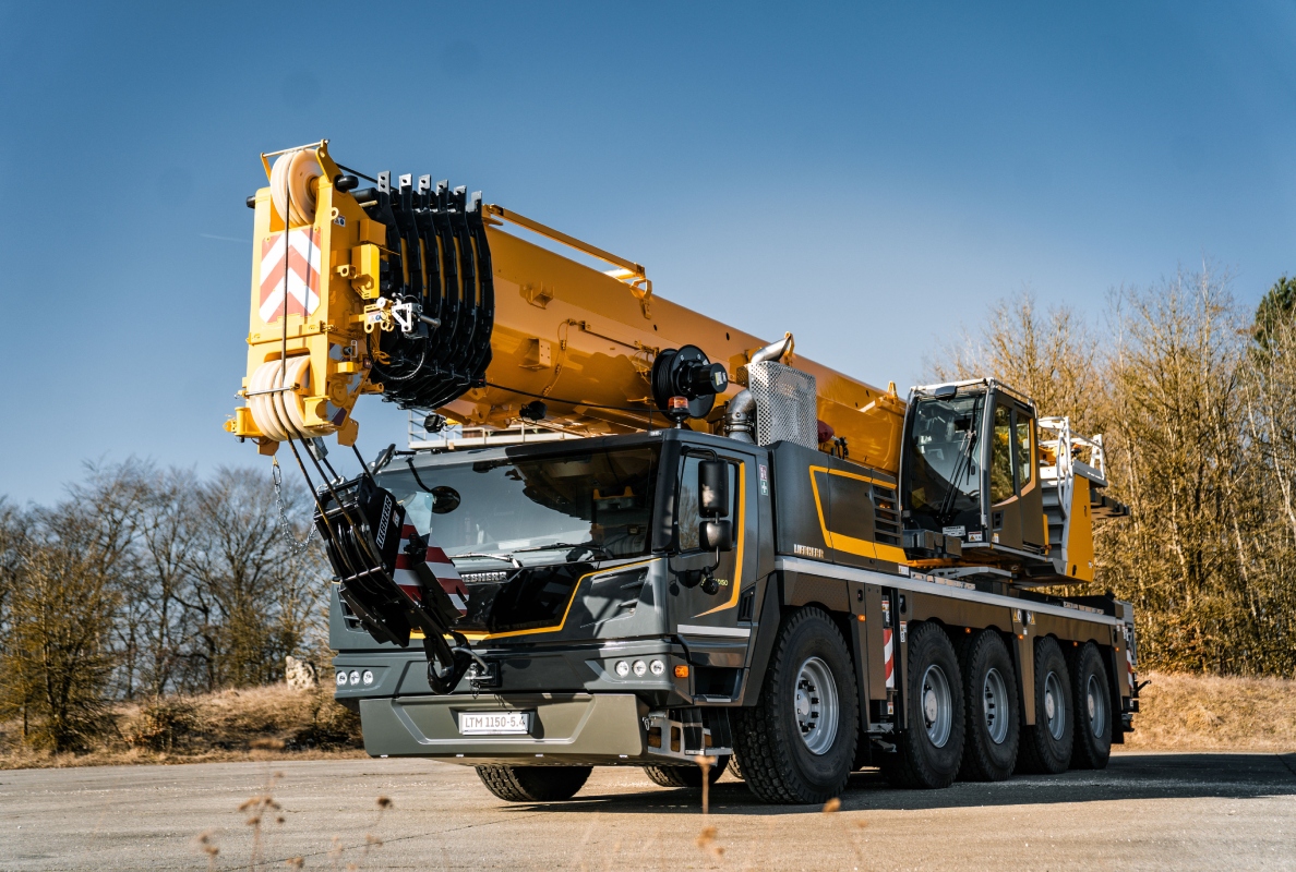 Liebherr presents the LTM 1150-5.4 at Bauma. It has the new LICCON3 control system and a new crane design.