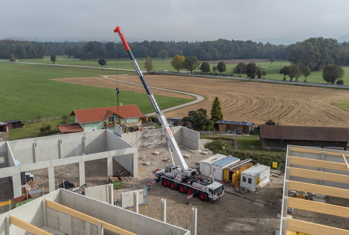 First job - BKL’s Liebherr LTM 1110-5.2 installs prefabricated concrete components with great precision.