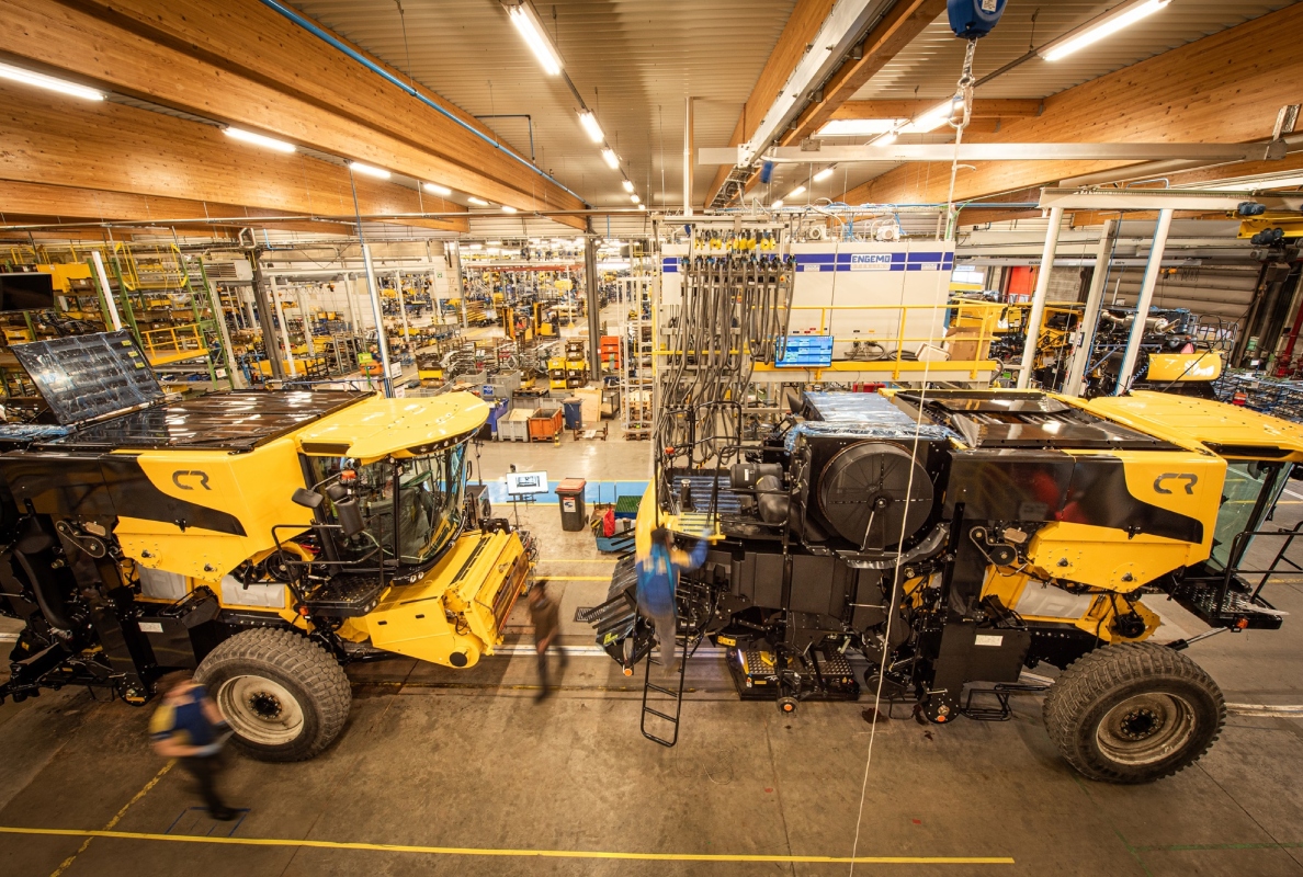 Side view of the new automated guided vehicles at Zedelgem
