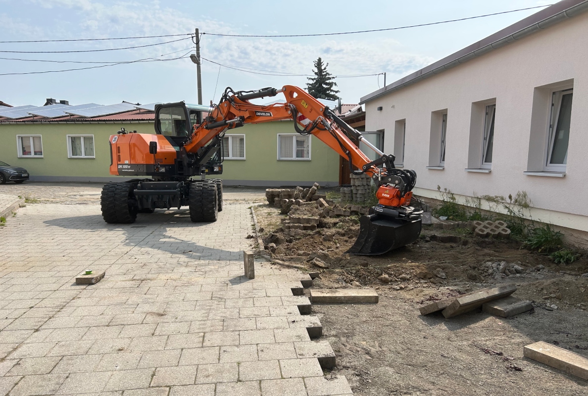 Compact, Manoeuvrable, Efficient in Landscaping Construction