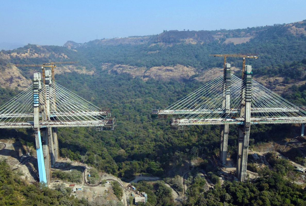 Major bridge for Indian expressway calls in Potain crane power