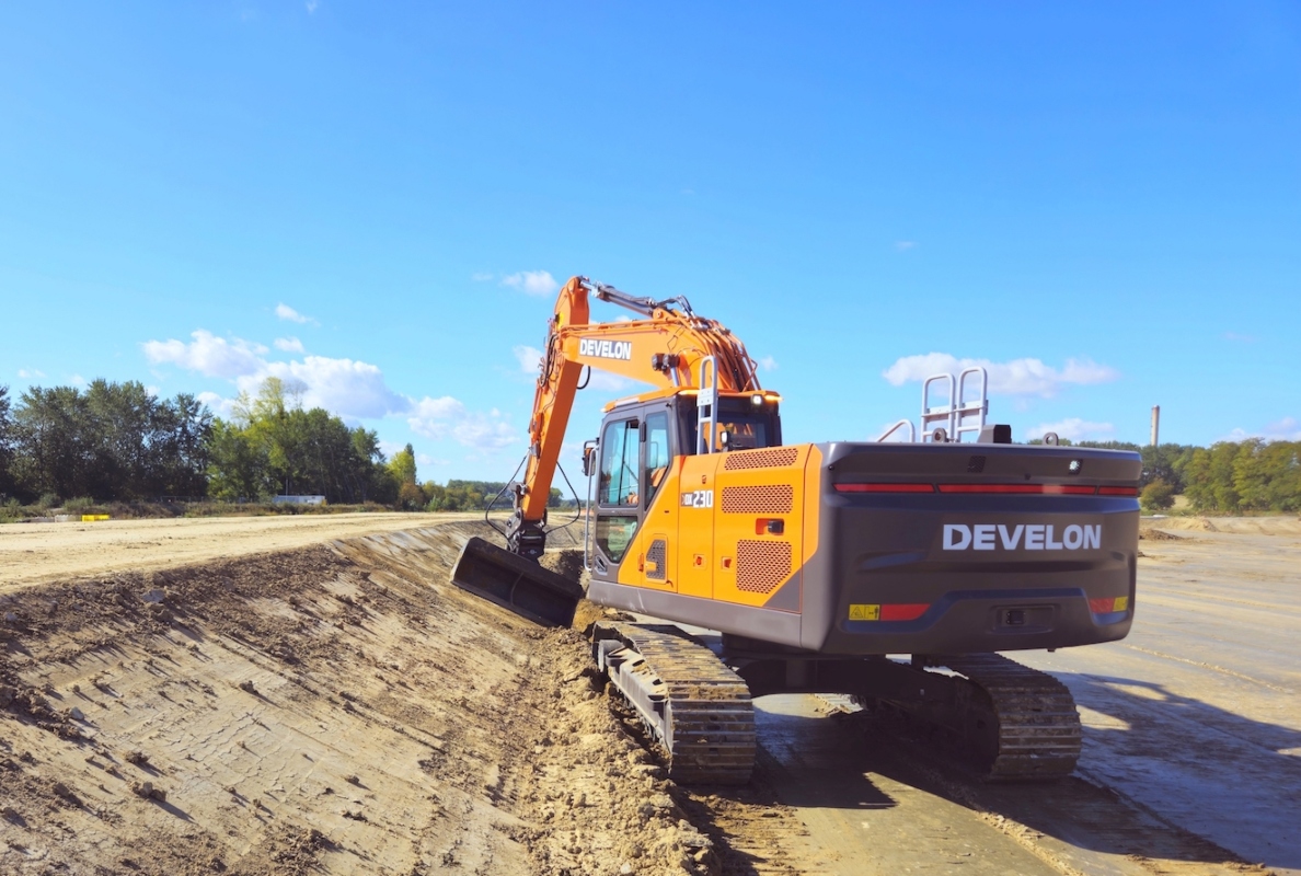 Develon DX230LC-9