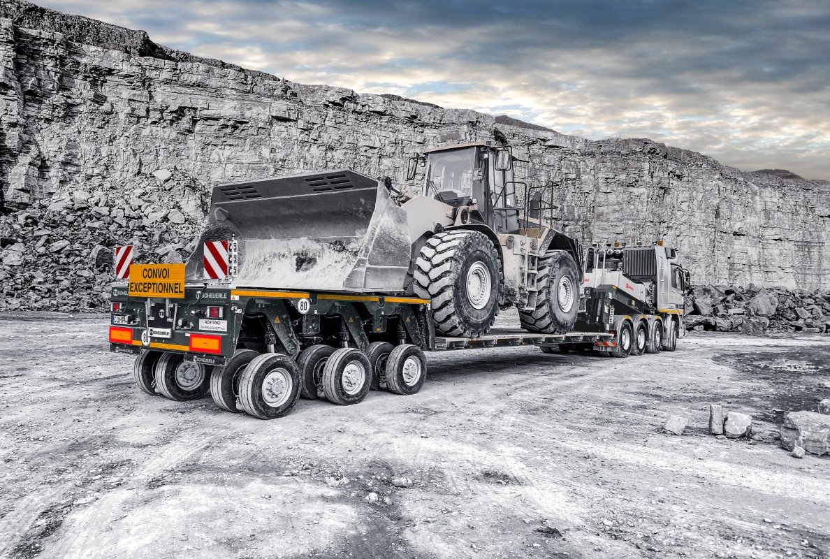 EuroCompact: Maximum flexibility with a new gooseneck and double telescopic deck – ideal for the efficient transport of heavy and oversized loads.