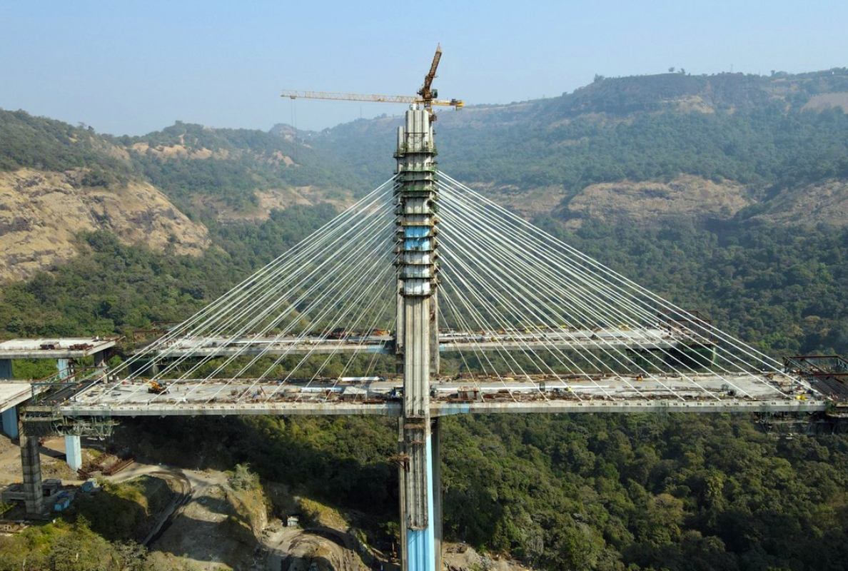 Major bridge for Indian expressway calls in Potain crane power