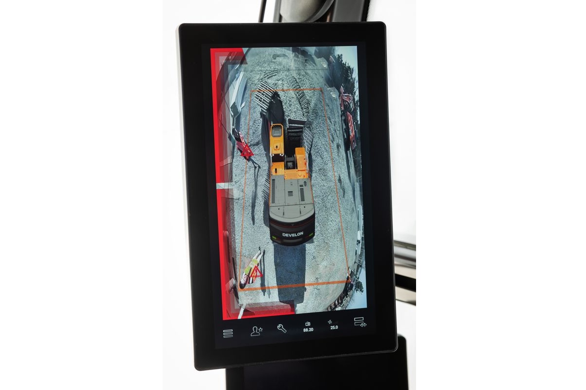 A complete overview: DEVELONS’ SAVM (Smart All-Round Viewing Monitor) uses six cameras and AI to provide a 360° view of the surroundings.