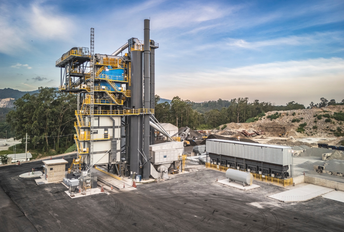 The RPP 4000 HG enables the cost-efficient and sustainable production of conventional asphalt, maintaining its usual quality, without any restrictions, and with a high proportion of RAP material.