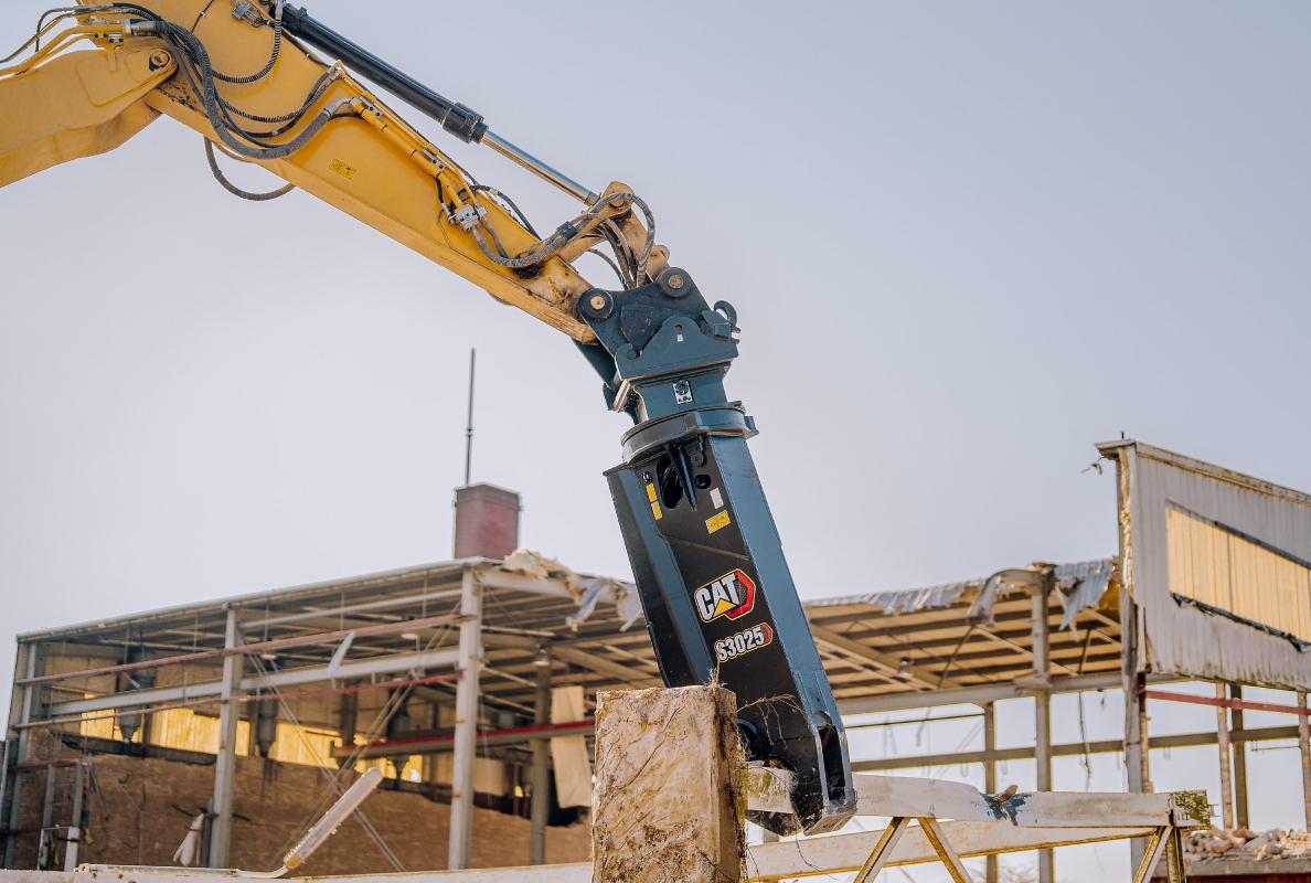 New Cat® Hydraulic Connecting CW Couplers For Excavators Deliver Fast And Safe Attachment Changes With Less Spillage