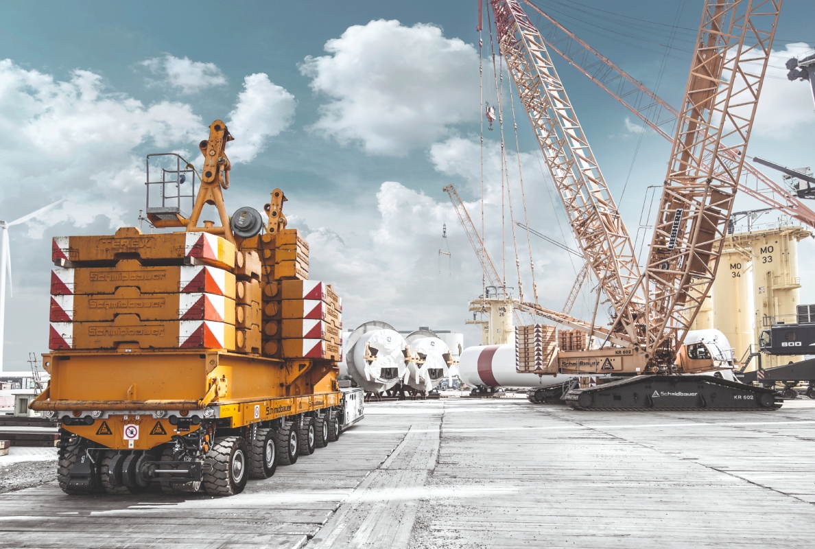 Strong basis for wind power: SCHEUERLE SPMT transporting crane weights required for the construction of high-performance wind turbines.
