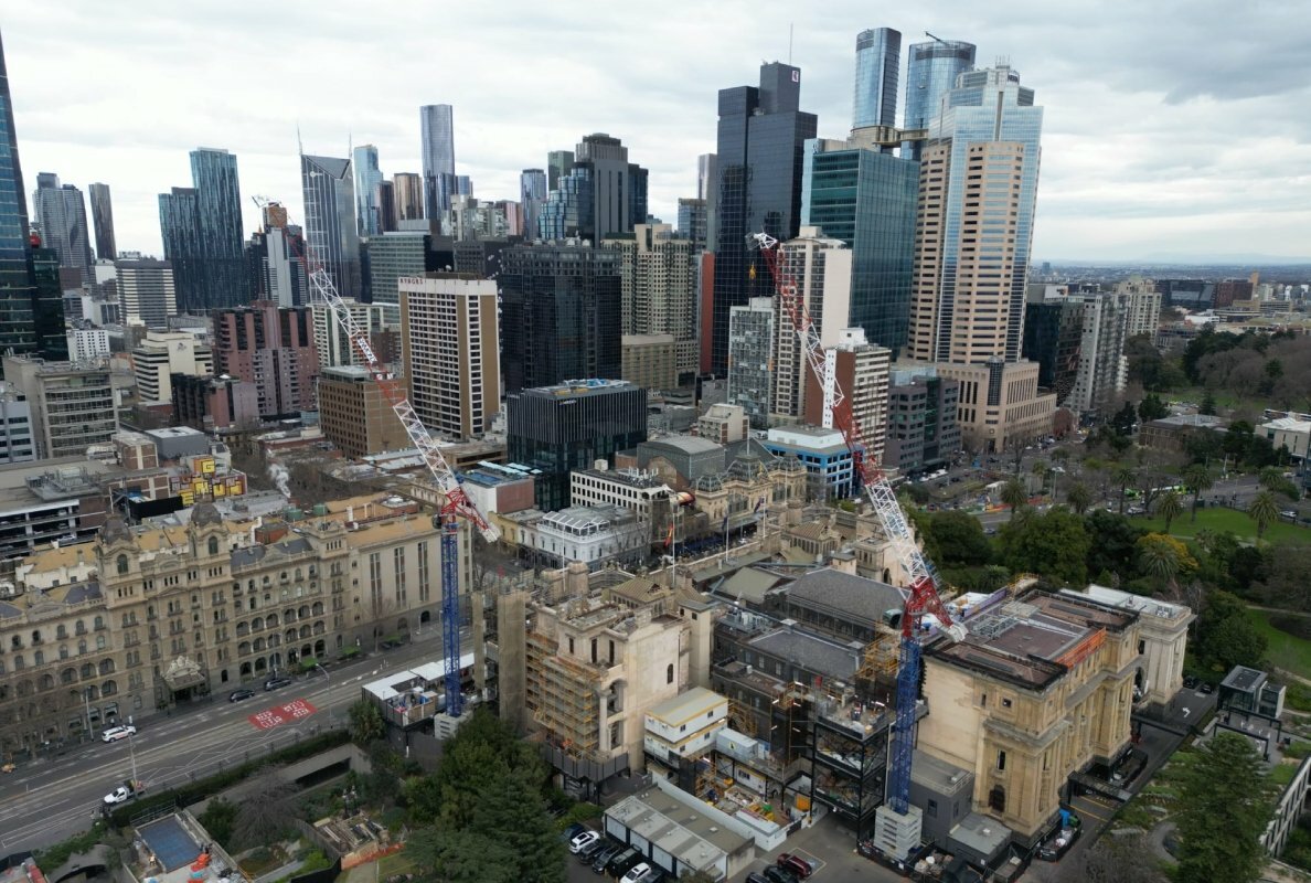  Two Raimondi hydraulic luffing jib cranes assigned to prestigious restoration project in Melbourne 