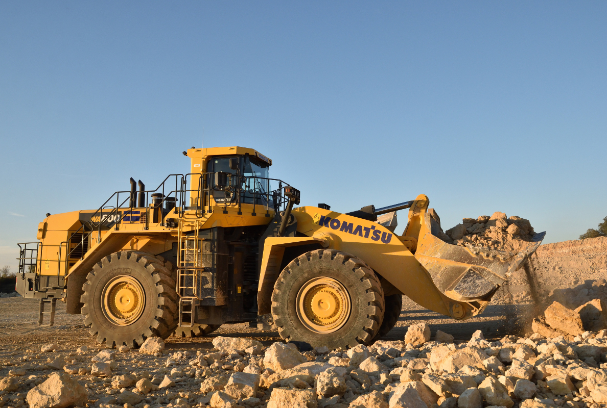 Komatsu WA800-8