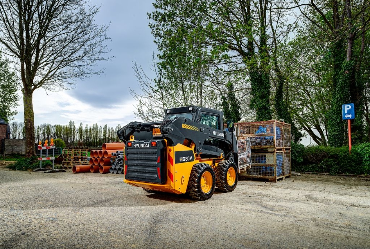 Tracked compact and skid steer loaders for Europe