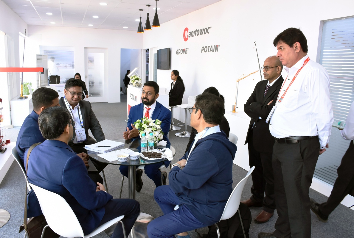 The Manitowoc booth welcomed hundreds of visitors, facilitating numerous productive discussions.