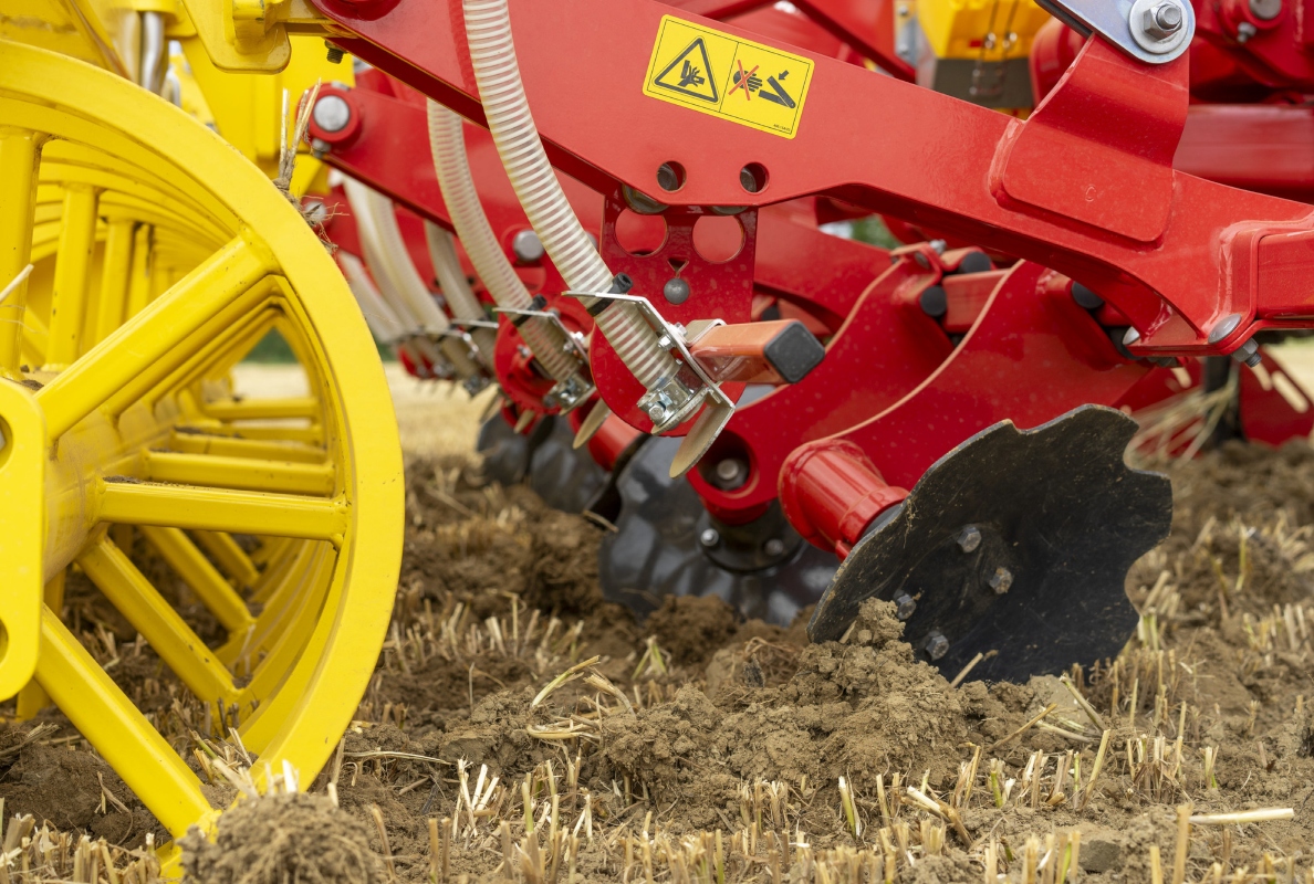 TERRIA 4040 – Distribution plates for reliable spreading