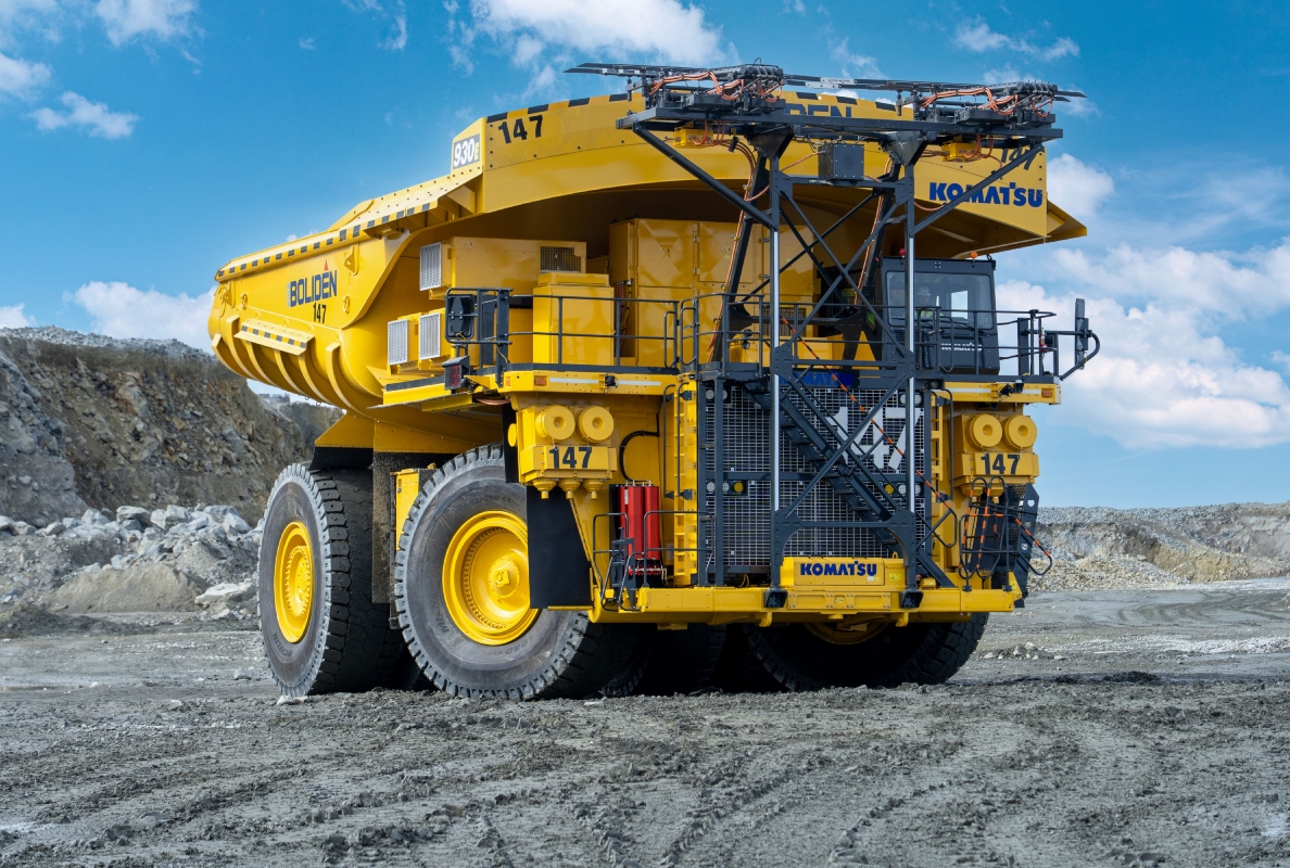 A Komatsu 930E diesel trolley PA truck at the Boliden Aitik Mine.