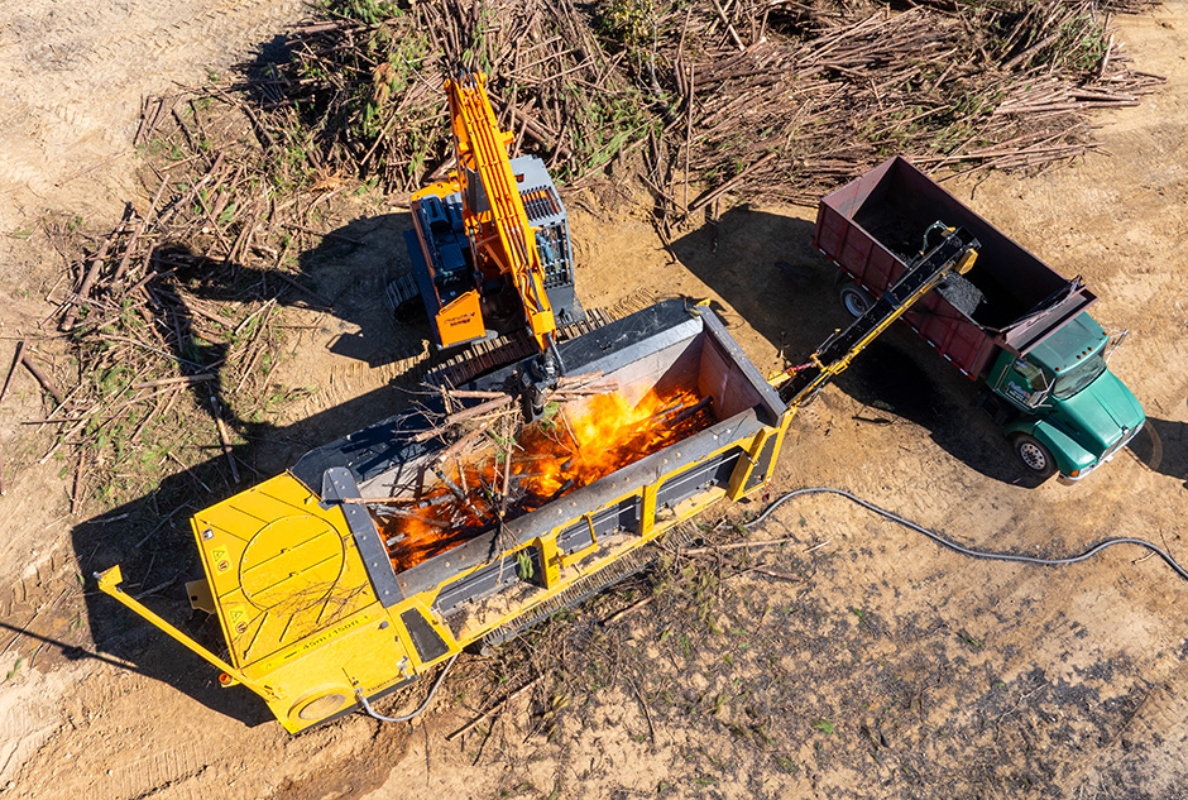 Key to simplifying the permitting process for the Tigercat 6040 in the US is recognition by government agencies that the wood debris feedstock is a process ingredient, that the process generates very low emissions, and that the 6040 produces a useful product.