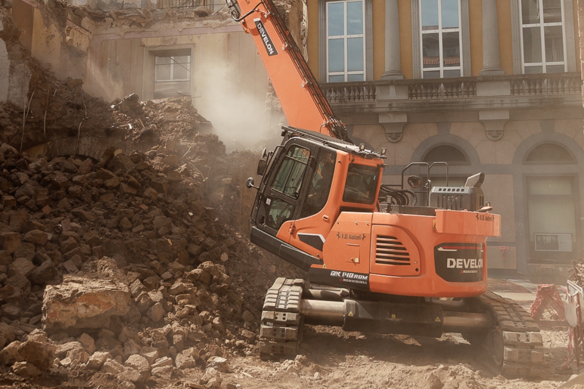 Develon DX140RDM-7 crawler excavator
