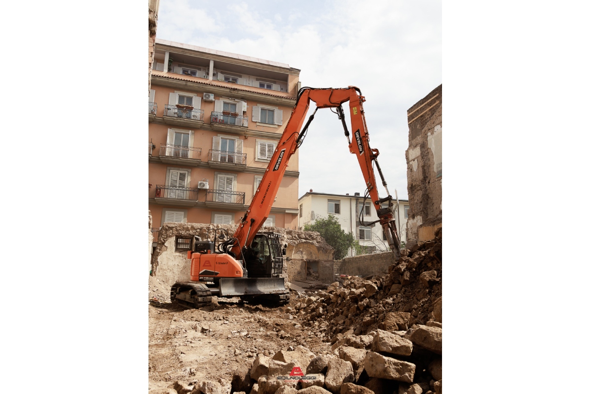 Develon crawler excavator