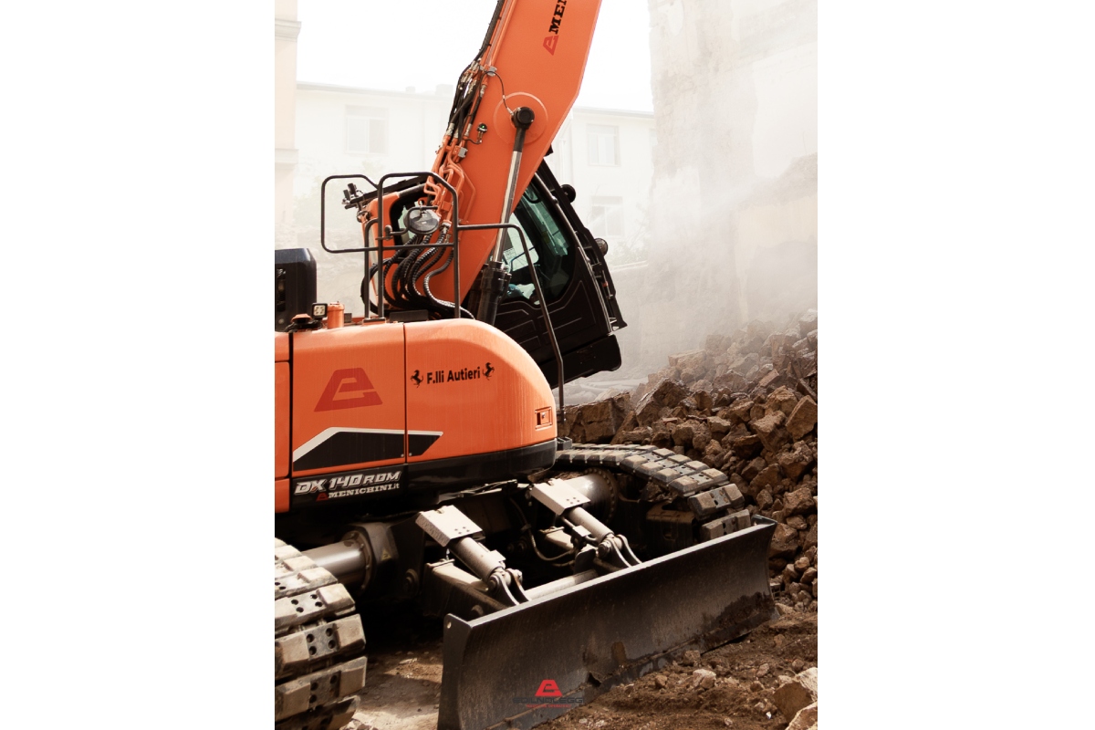 Develon DX140RDM-7 in Italy