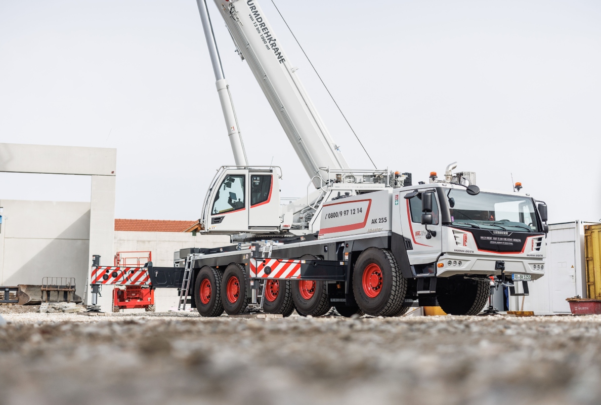 New look – LICCON3 cranes from Liebherr can be identified by the new cab design.