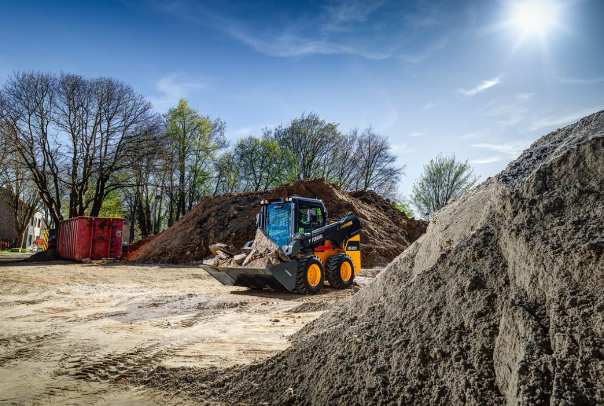 Tracked compact and skid steer loaders for Europe