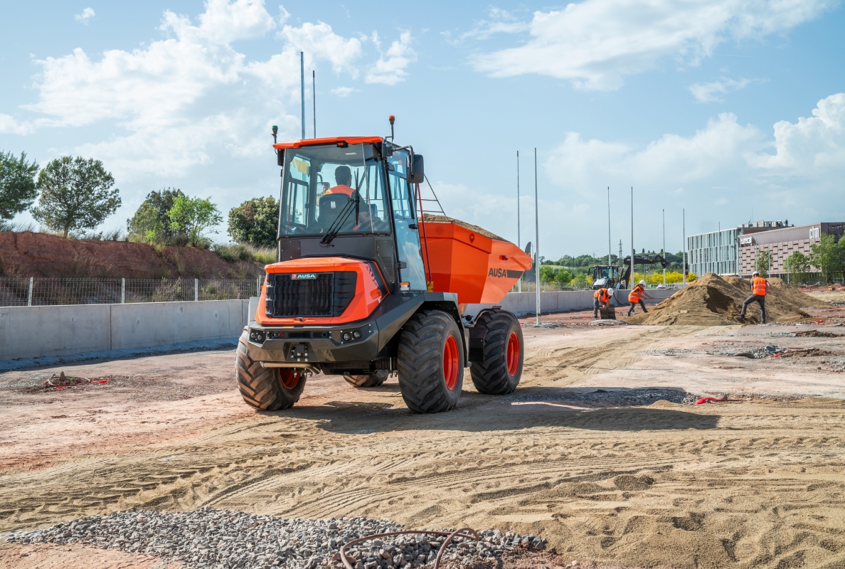 AUSA Launches New 9-Tonne Reversible Dumper Featuring AI-Assisted Safety System