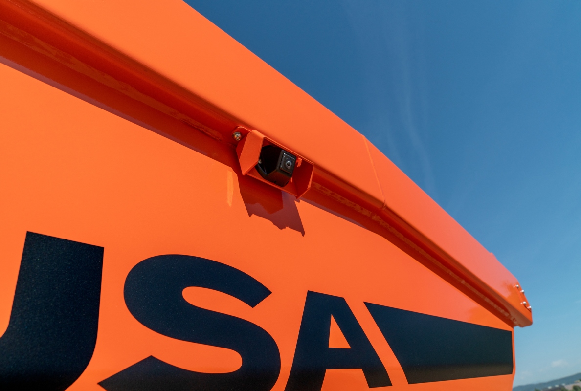 AUSA Launches New 9-Tonne Reversible Dumper Featuring AI-Assisted Safety System