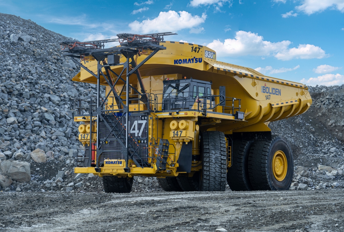 A Komatsu 930E diesel trolley PA truck at the Boliden Aitik Mine.