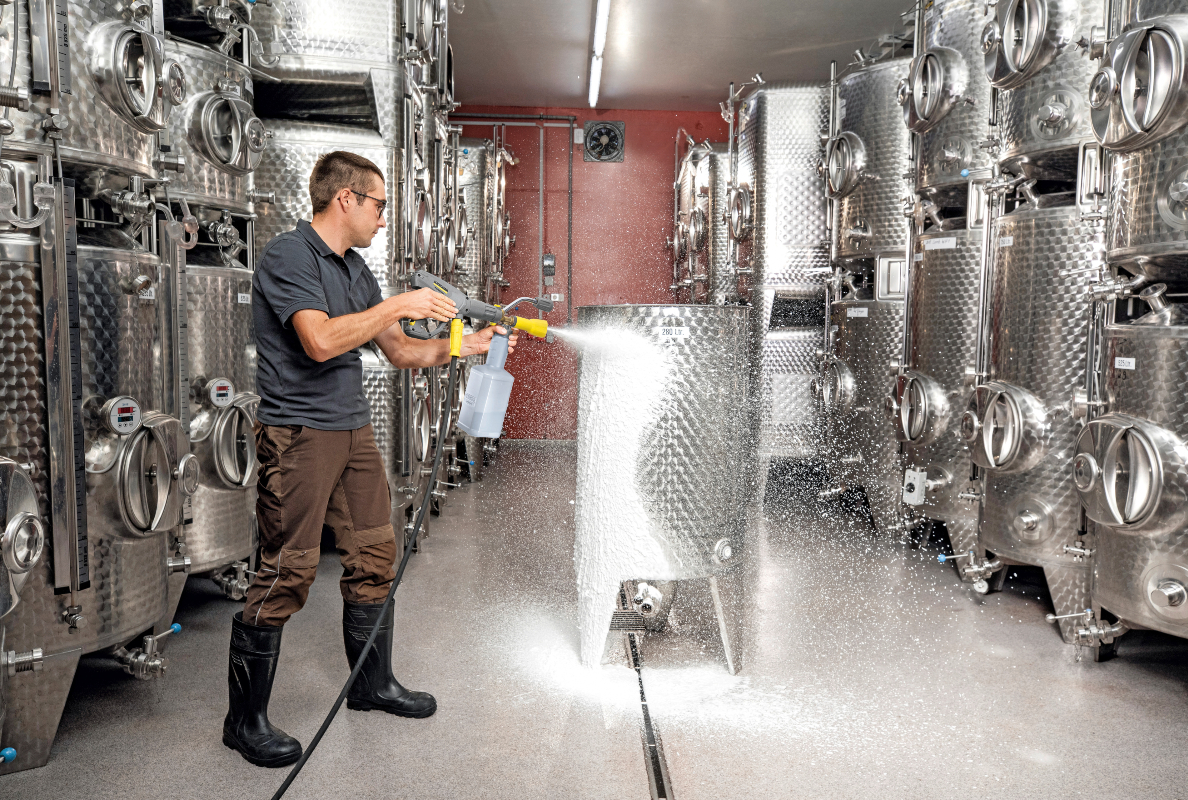 For example for tank cleaning in winegrowing.