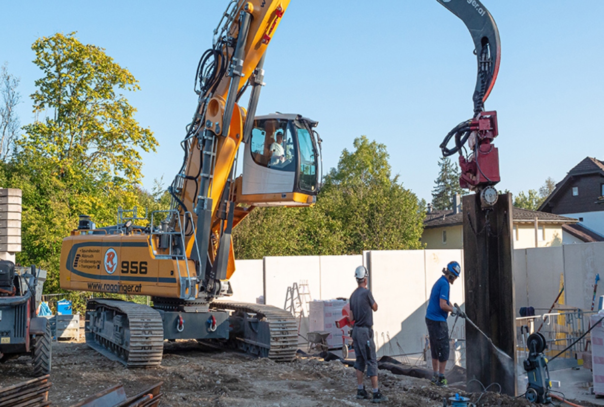 The operator's cab with hydraulic cab elevation offers the best possible view of the work area.