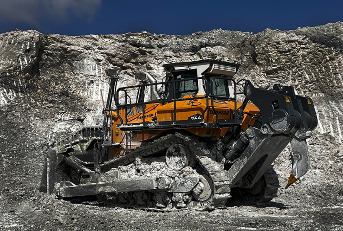 Focus on efficiency: the Liebherr PR 766 undertaking tough tasks.