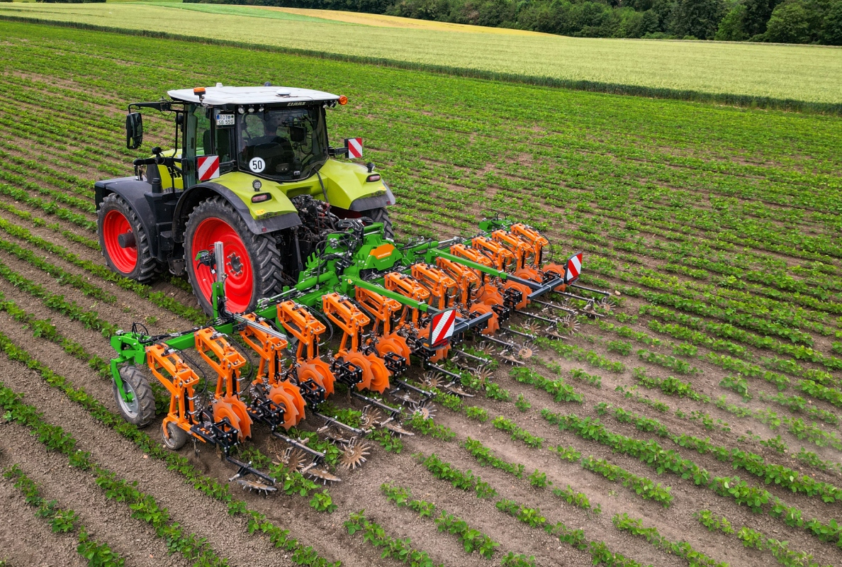 In future, the hoes will also be presented in the AMAZONE colours of green and orange. In the course of this process, the Schmotzer brand will also be transferred to the AMAZONE brand.