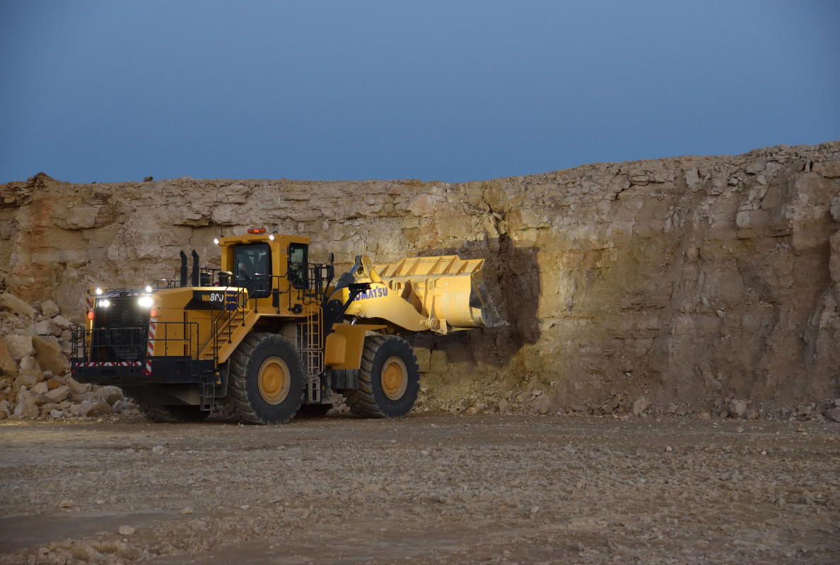 Komatsu WA800-8