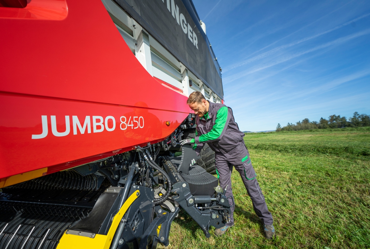 Proven JUMBO Produktfeature since 1999: swing-out knife bank