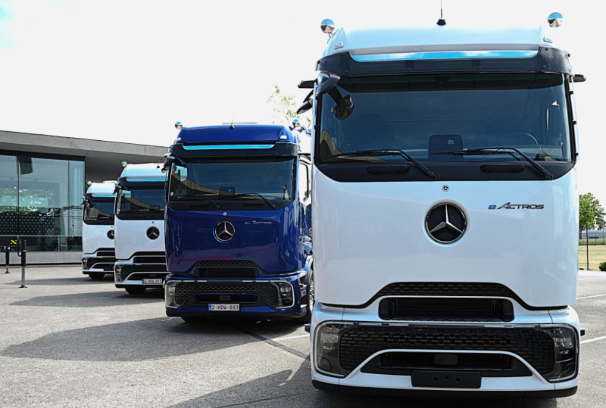 First Belgian eActros 600 vehicles delivered to VM Milktrans and Sovedo Logistics