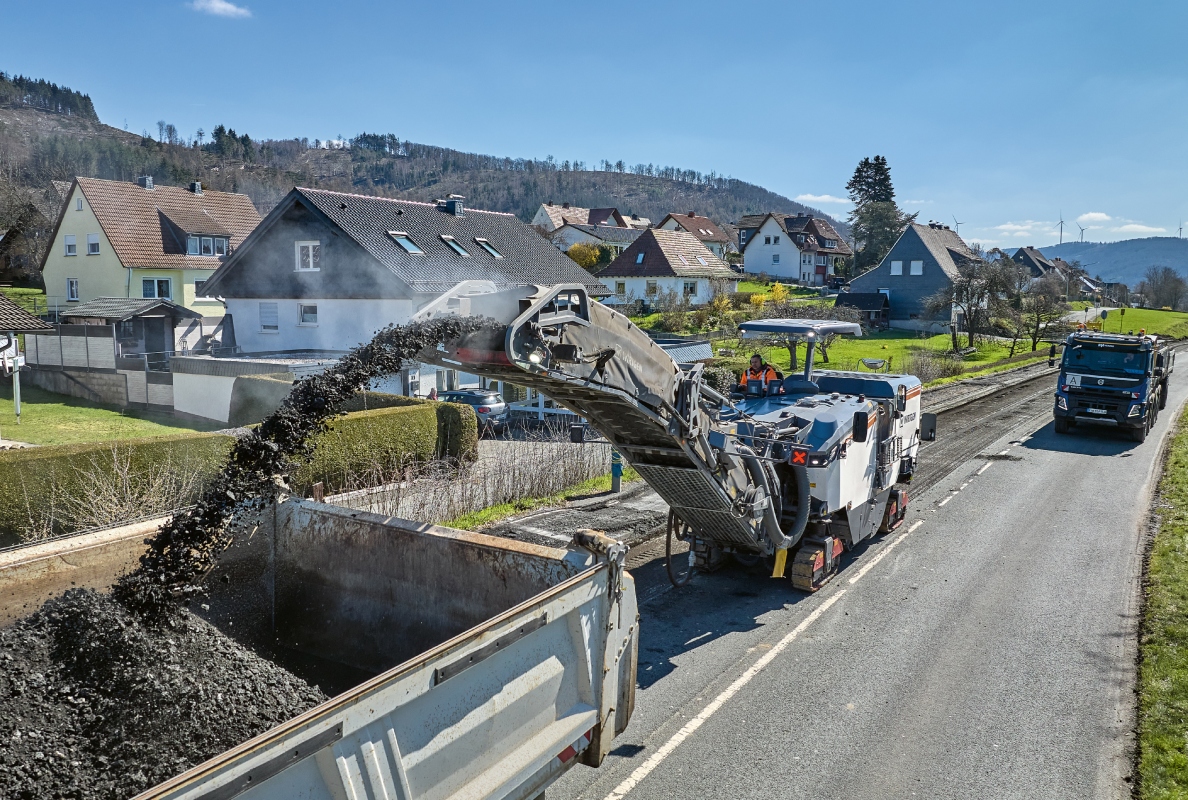 The compact milling machine W 150 F(i) unites high productivity with the advantages of compact dimensions.