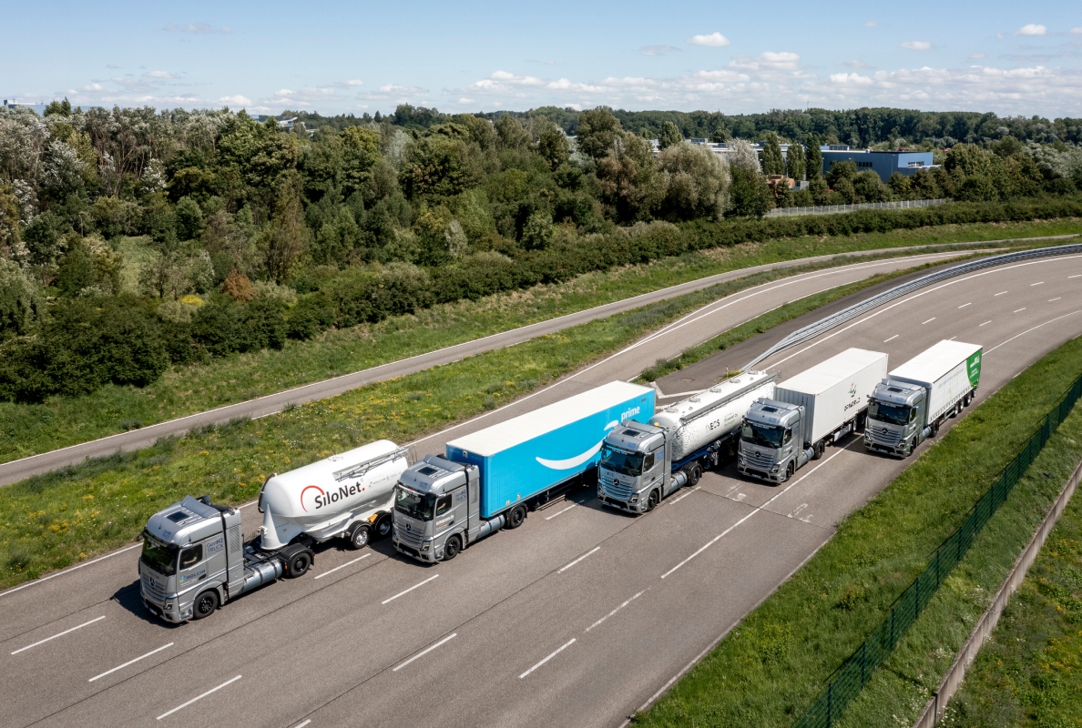 Mercedes-Benz GenH2 Truck: Start of Initial Customer Trials