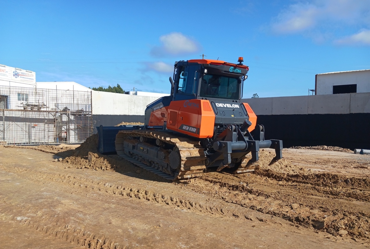 New Develon DD130 Dozer at CS Retail Construções