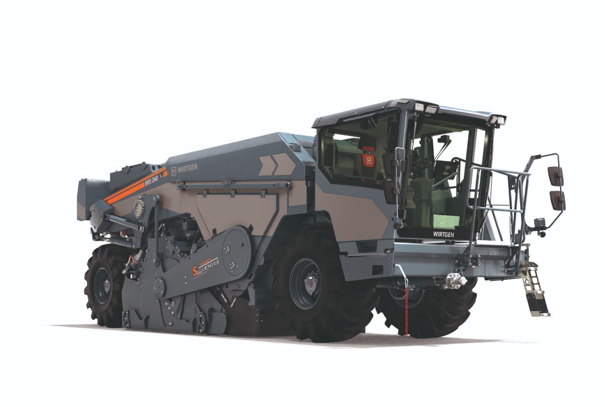 The binding agent spreading unit integrated in the WRS 240 X has a container capacity of 5.5 m³ and offers dust-reduced spreading of binding agents such as lime or cement.