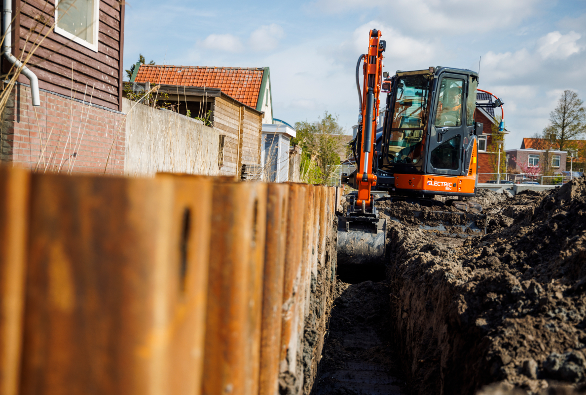 Hitachi ZX55U-6EB 