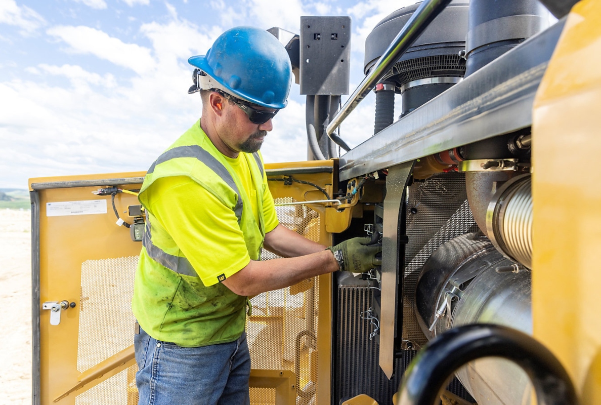 The Next Generation D8 dozer has grouped service points and a cab that can be removed in 30 minutes for easy servicing.