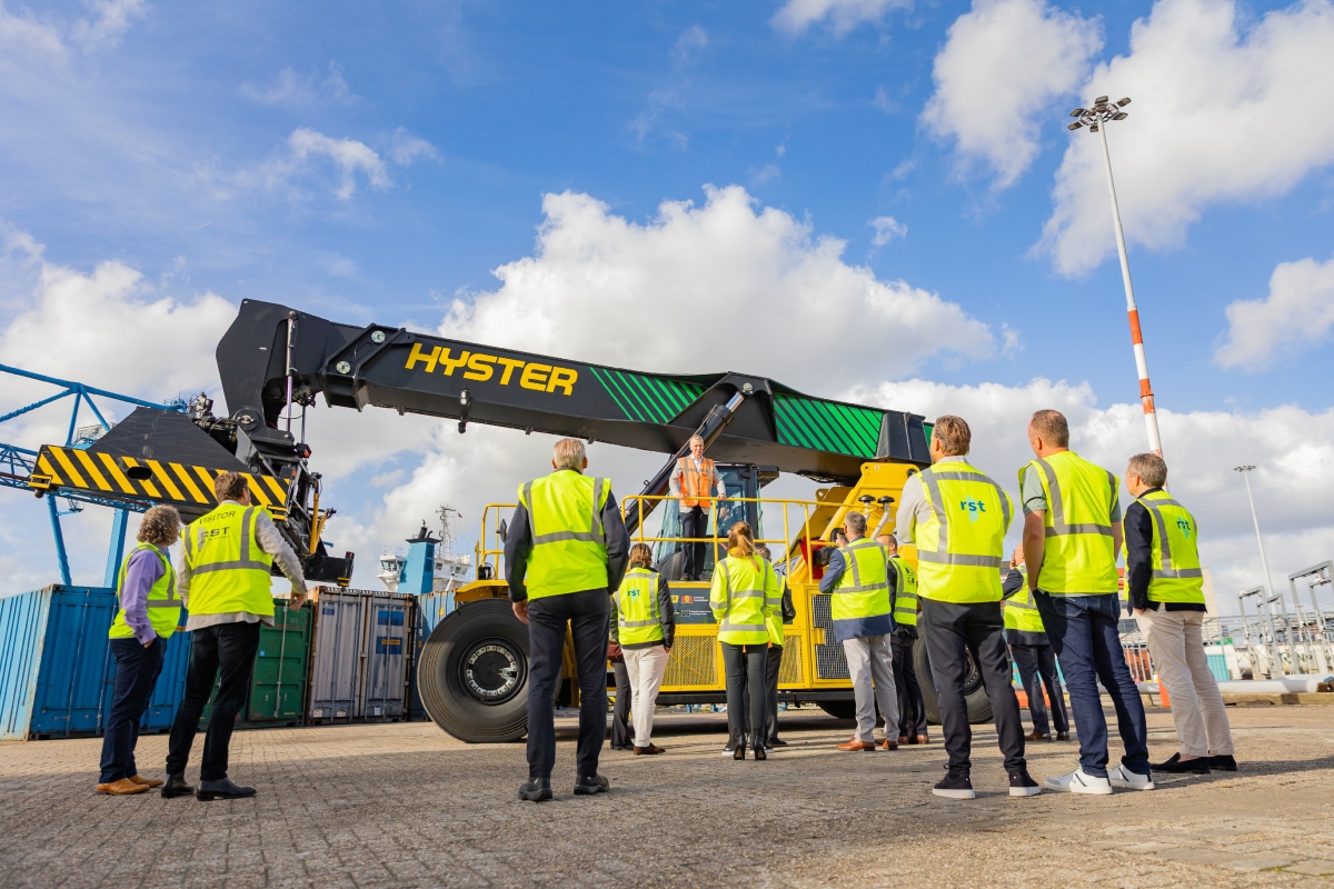 Team observing Hyster RST HFC ReachStacker