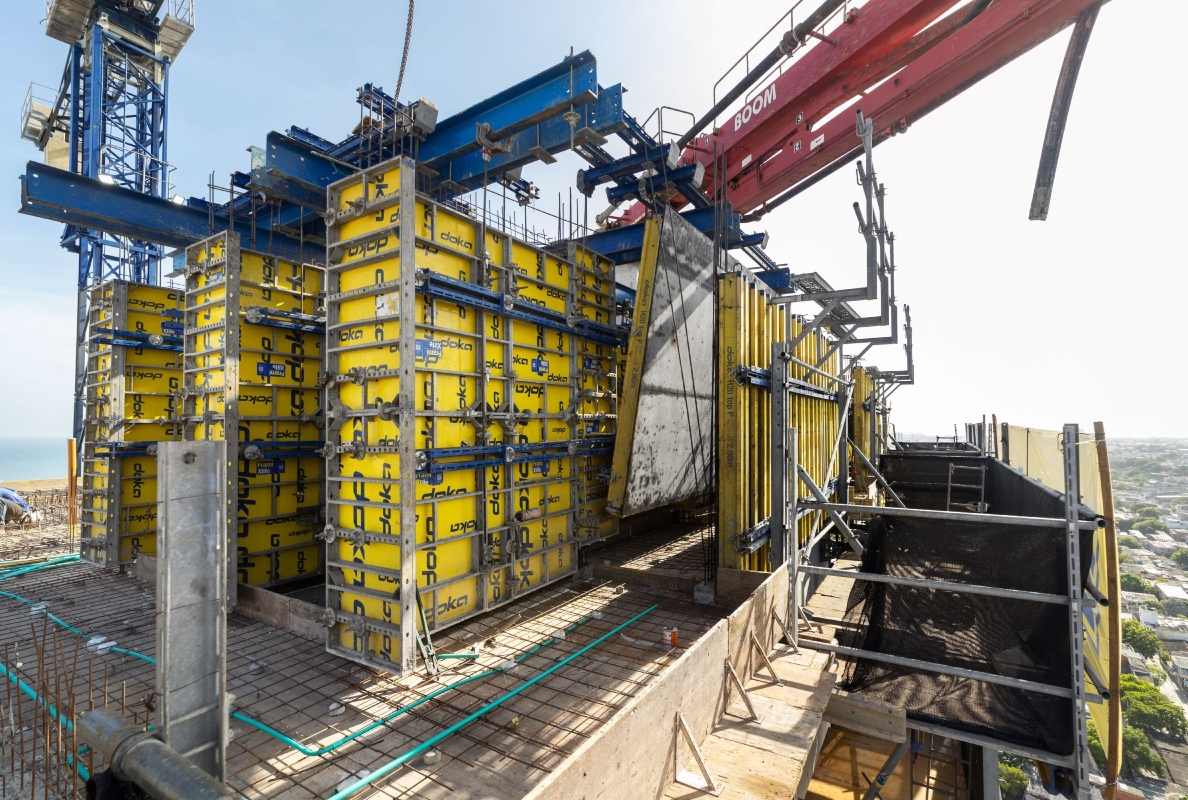 Smart Climbing Solutions Enable Efficient High-Rise Construction