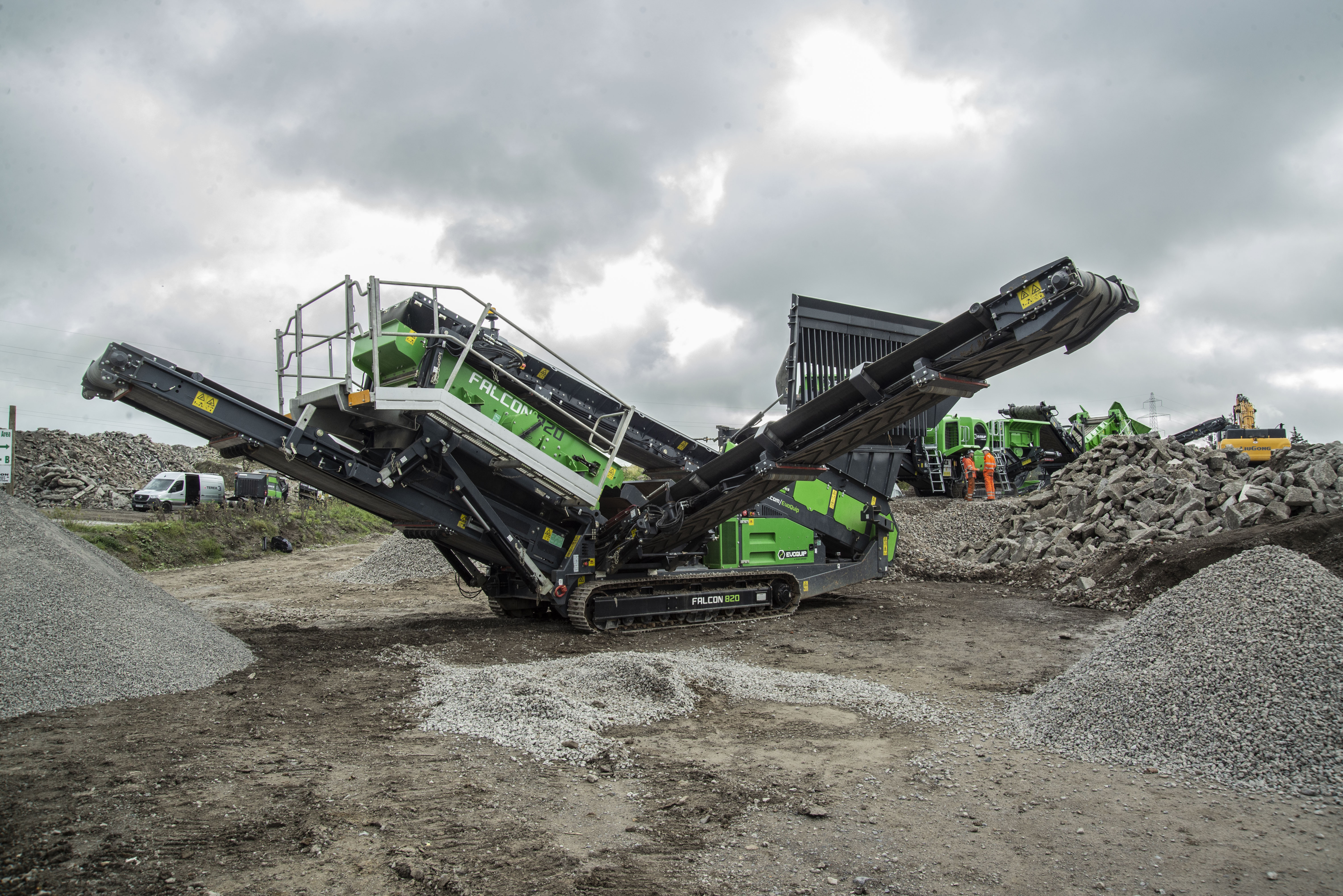The Falcon 820 can work in multiple applications, such as sand and gravel, crushed stone, coal, topsoil, and demolition waste