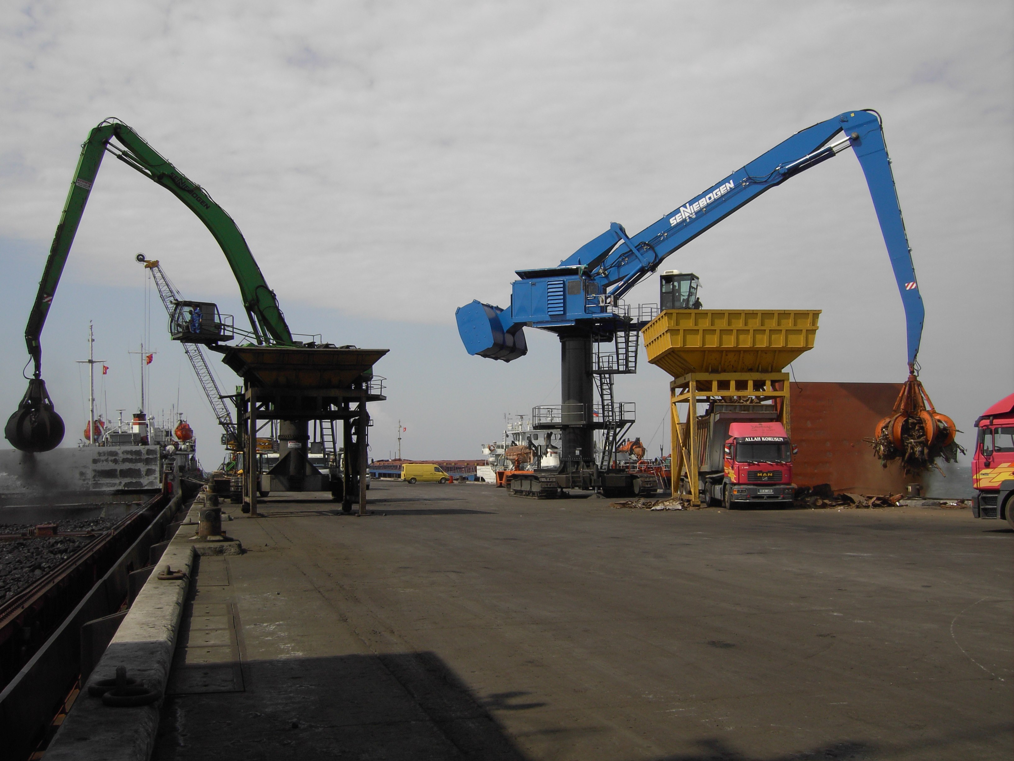 One of the first machines (right) was delivered to DILER Holding in Turkey in 2007