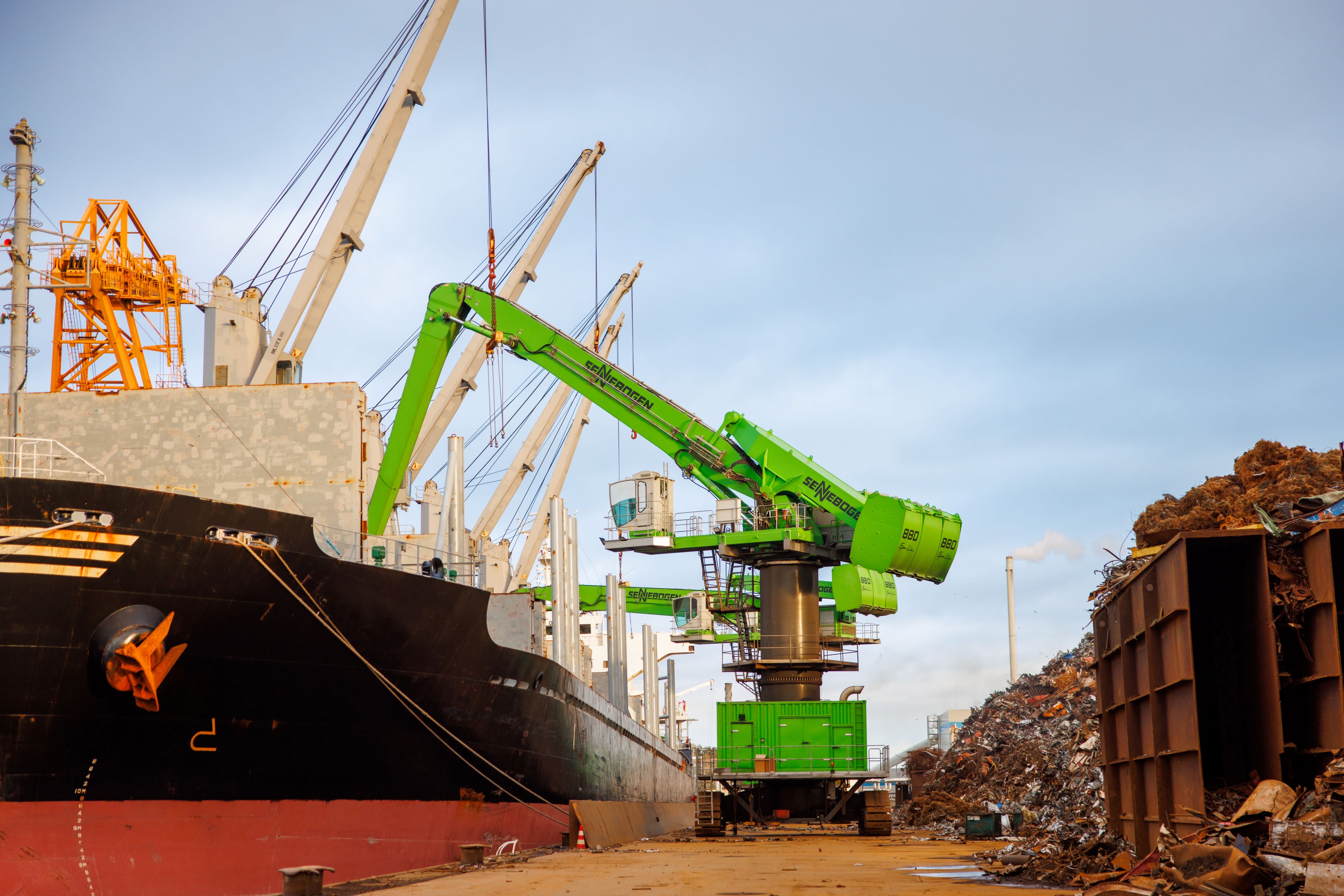880 EQ in operation at the well-known metal recycling company EMR in the Netherlands 
