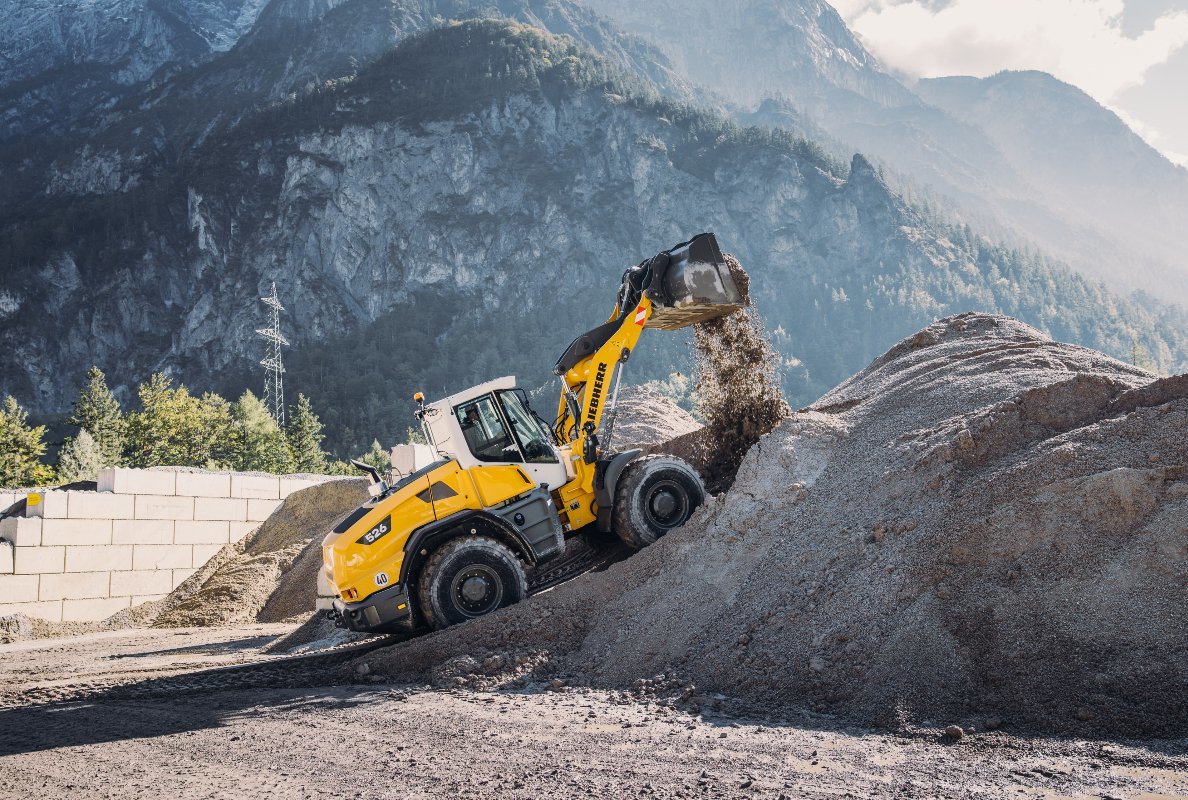 Robust top performers: Liebherr presents the new medium-sized wheel loaders at Bauma 2022.